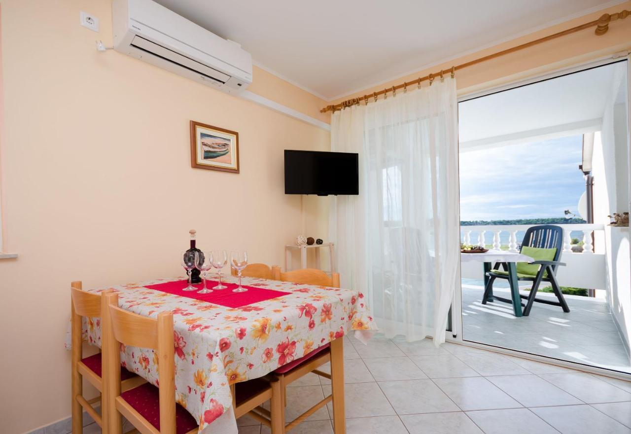 Apartments Marijana Banjol Exterior foto